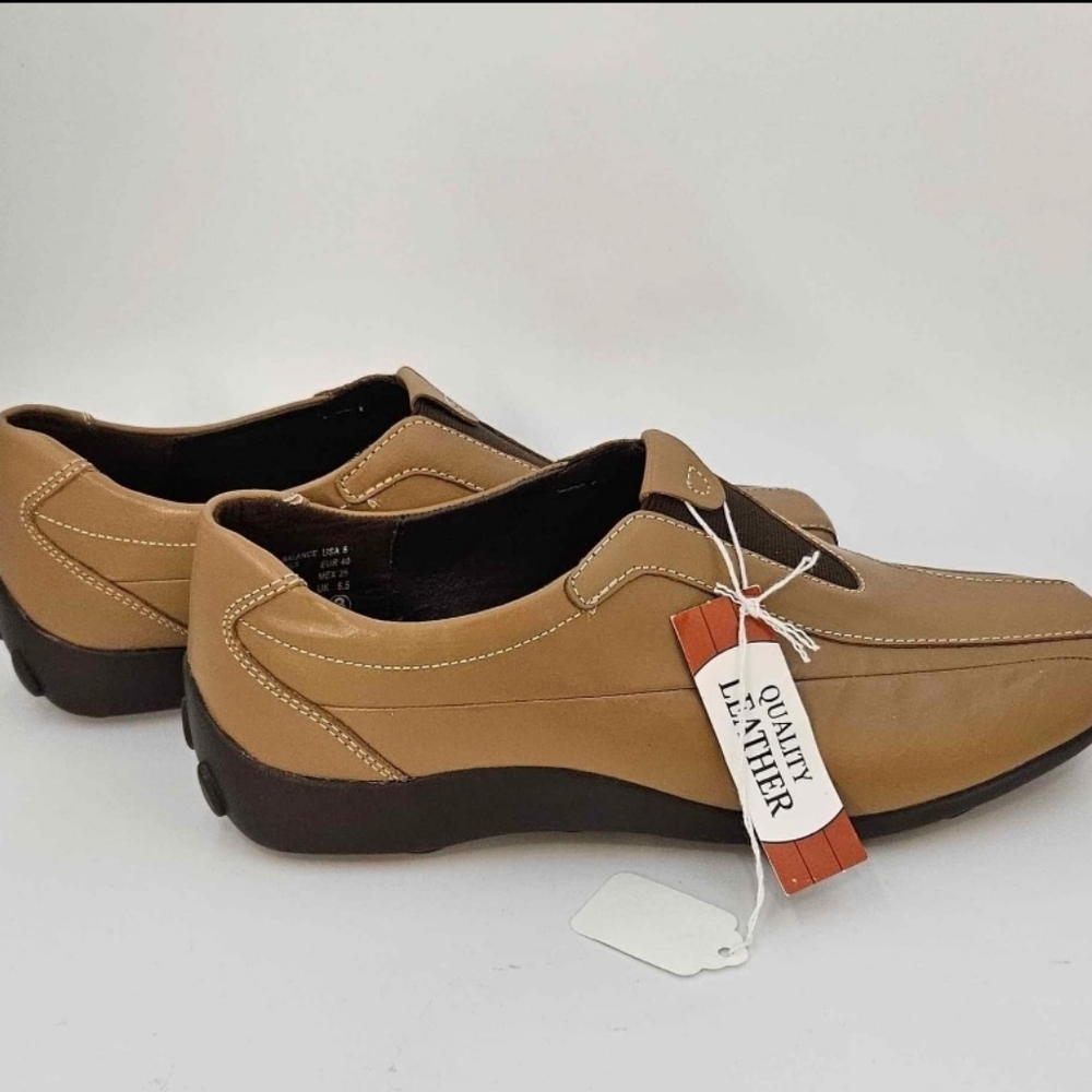 Predictions Women's Leather Shoes , Size 8
